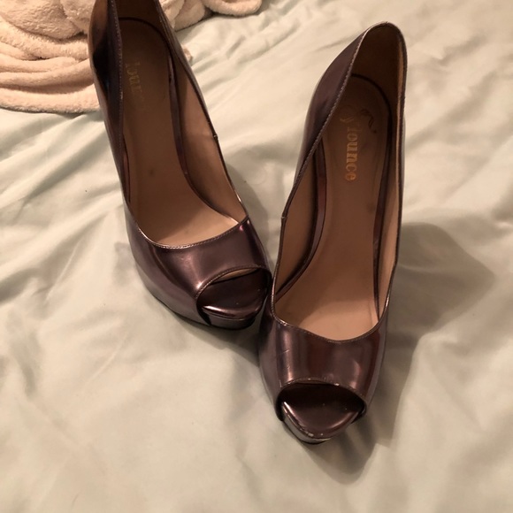 Pumps - Picture 3 of 5